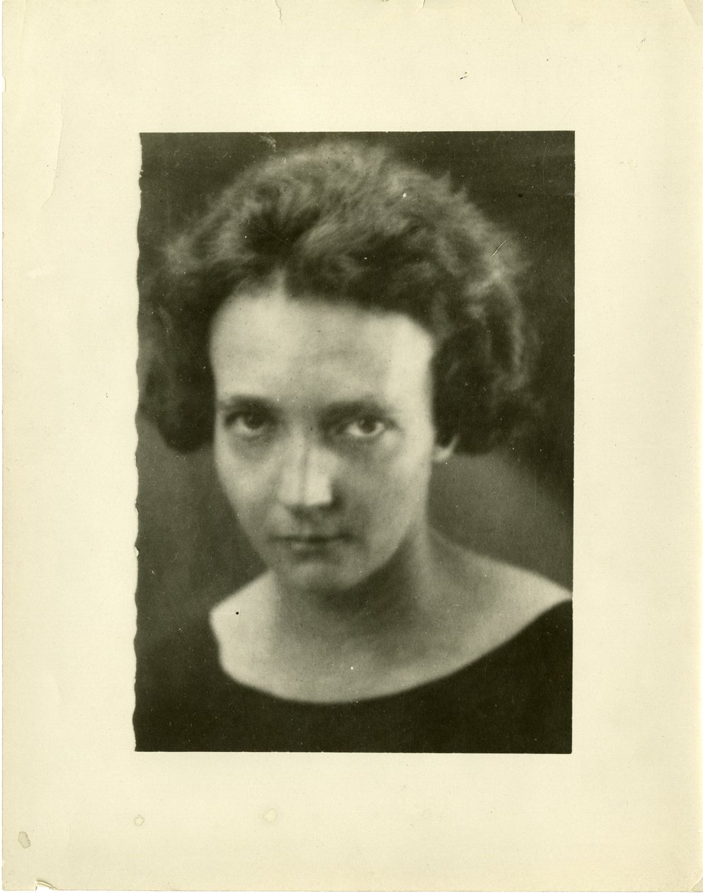 صورة إيرين جوليو كوري 1897-1956 بواسطة غير معروف