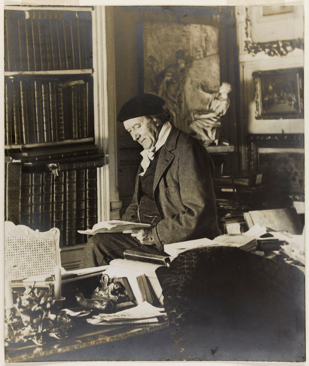 صورة للكاتب المسرحي فيكتوريان ساردو 1831-1908. بواسطة غير معروف