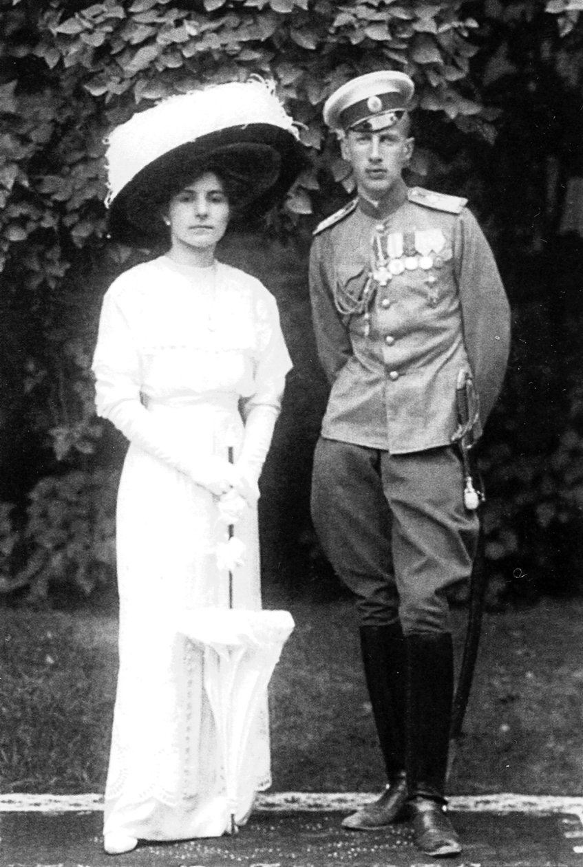 أميرة صربيا هيلين مع زوجها الأمير جون كونستانتينوفيتش من روسيا ، c1915 بواسطة غير معروف