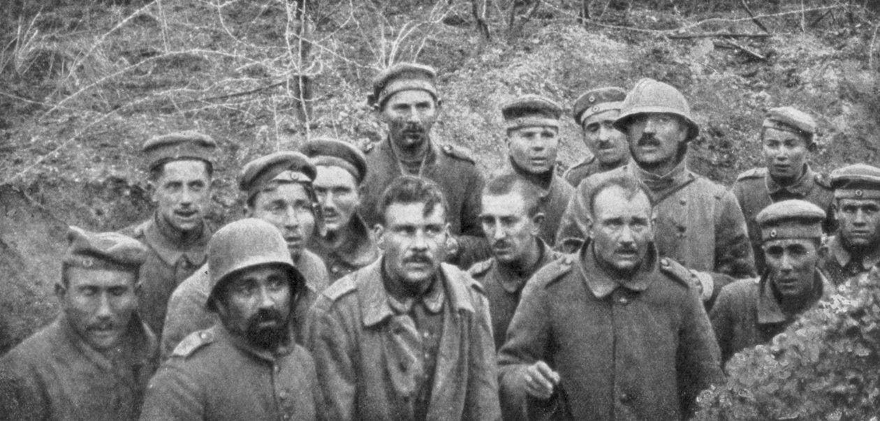 سجناء في حفرة ، ريمس ، الحرب العالمية الأولى ، أبريل 1917 بواسطة غير معروف