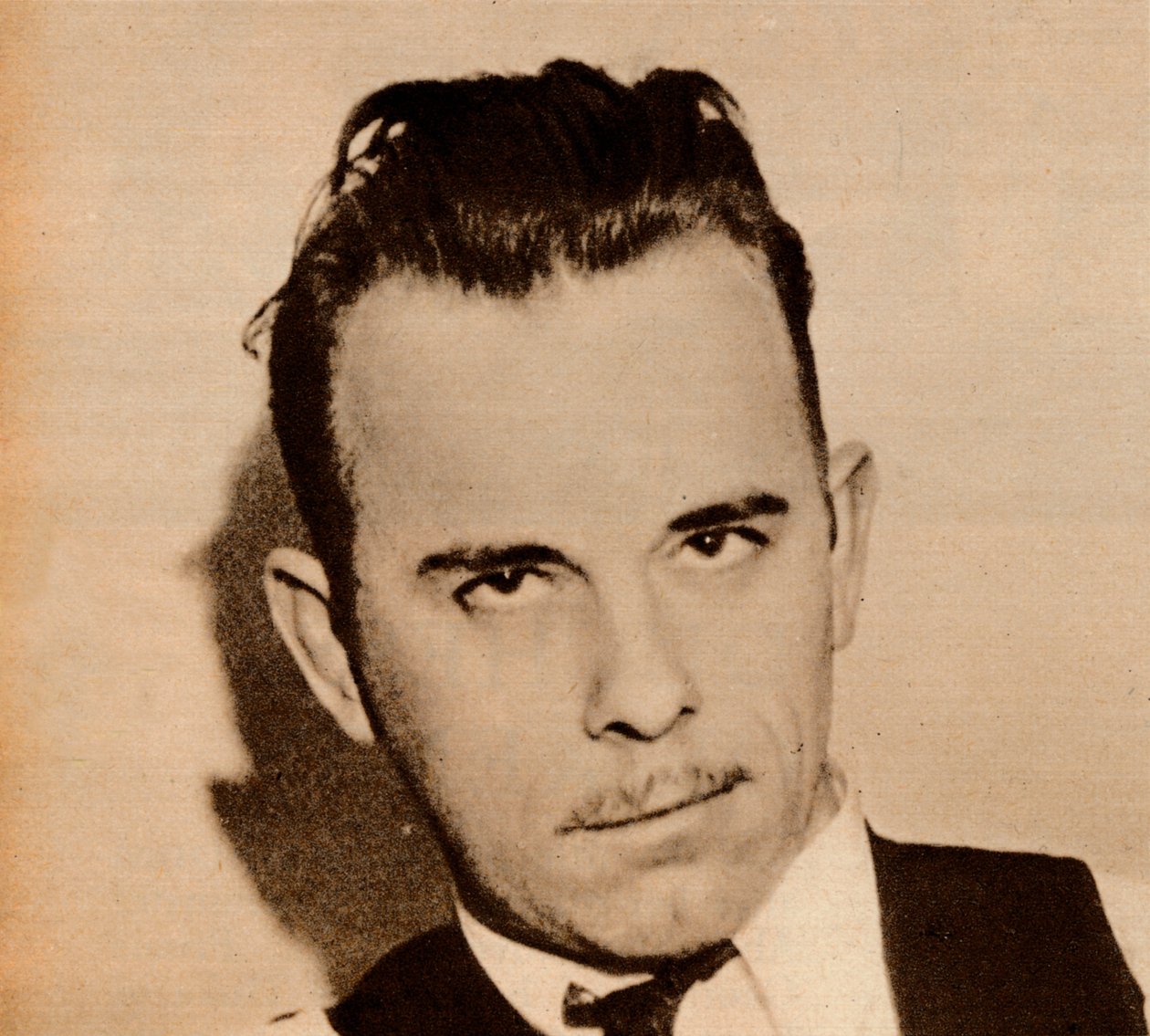 العدو العام رقم 1 ، 1932 ، 1938 بواسطة غير معروف