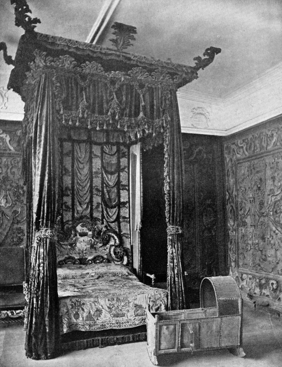سرير الملكة اليزابيث ، هادون هول ، ديربيشاير ، 1924-1926 بواسطة غير معروف