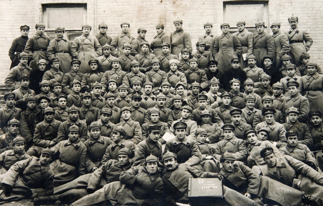جنود الجيش الأحمر من فرقة المشاة 99 ، اتحاد الجمهوريات الاشتراكية السوفياتية ، 1928 بواسطة غير معروف