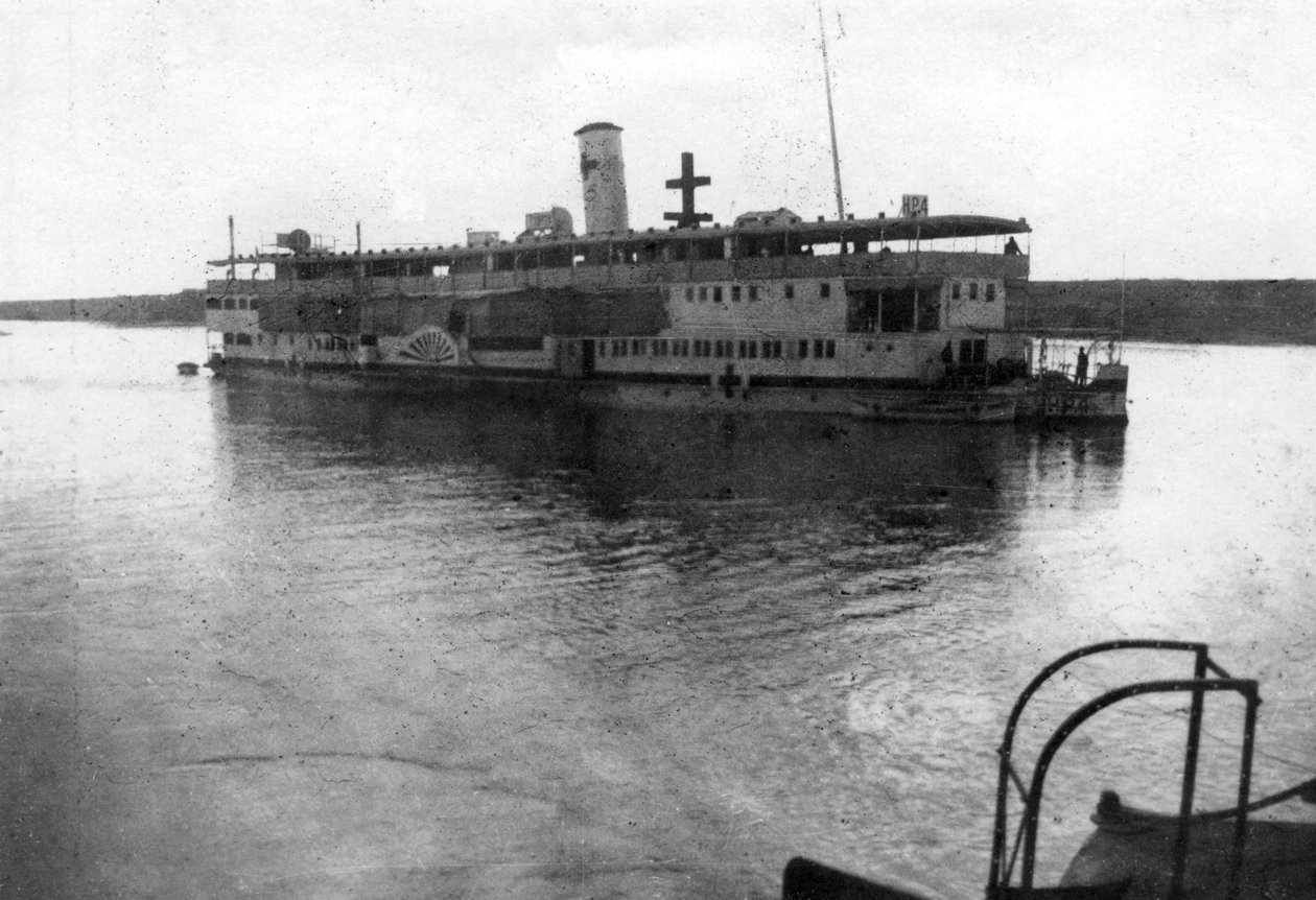 زورق نهر الصليب الأحمر يصعد نهر دجلة ، بلاد ما بين النهرين ، الحرب العالمية الأولى ، 1918 بواسطة غير معروف