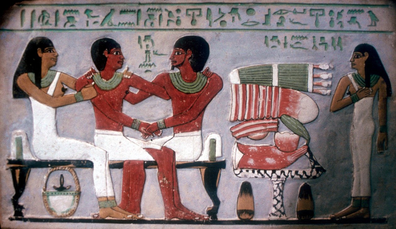 إغاثة إمن هات جالسًا مع زوجته وابنه أمام قربان ، طيبة ، حوالي عام 2050 - ج 1786 ق. بواسطة غير معروف