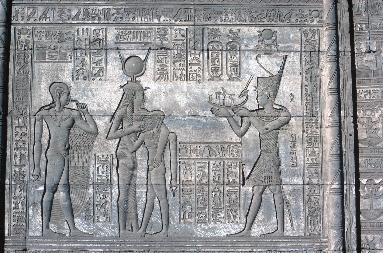 الإغاثة على الرومان Mammisi ، معبد حتحور ، أواخر البطلمية والرومانية ، c125 قبل الميلاد - c60 بعد الميلاد بواسطة غير معروف