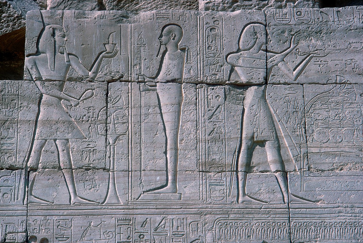 نقش يظهر رمسيس الثاني قبل بتاح ، الرمسيوم ، معبد رعمسيس الثاني ، الأقصر ، مصر ، c1250 قبل الميلاد بواسطة غير معروف