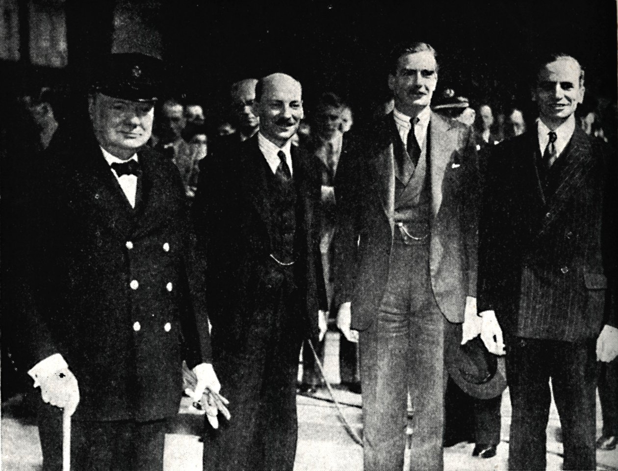 العودة إلى لندن من أمريكا ، 27 يونيو 1942 ، 1945. بواسطة غير معروف