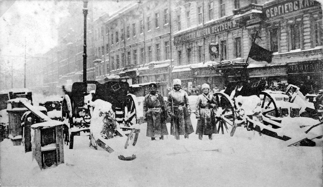 حواجز ثورية في ليتيني بروسبكت ، بتروغراد ، روسيا ، 27 فبراير 1917 بواسطة غير معروف