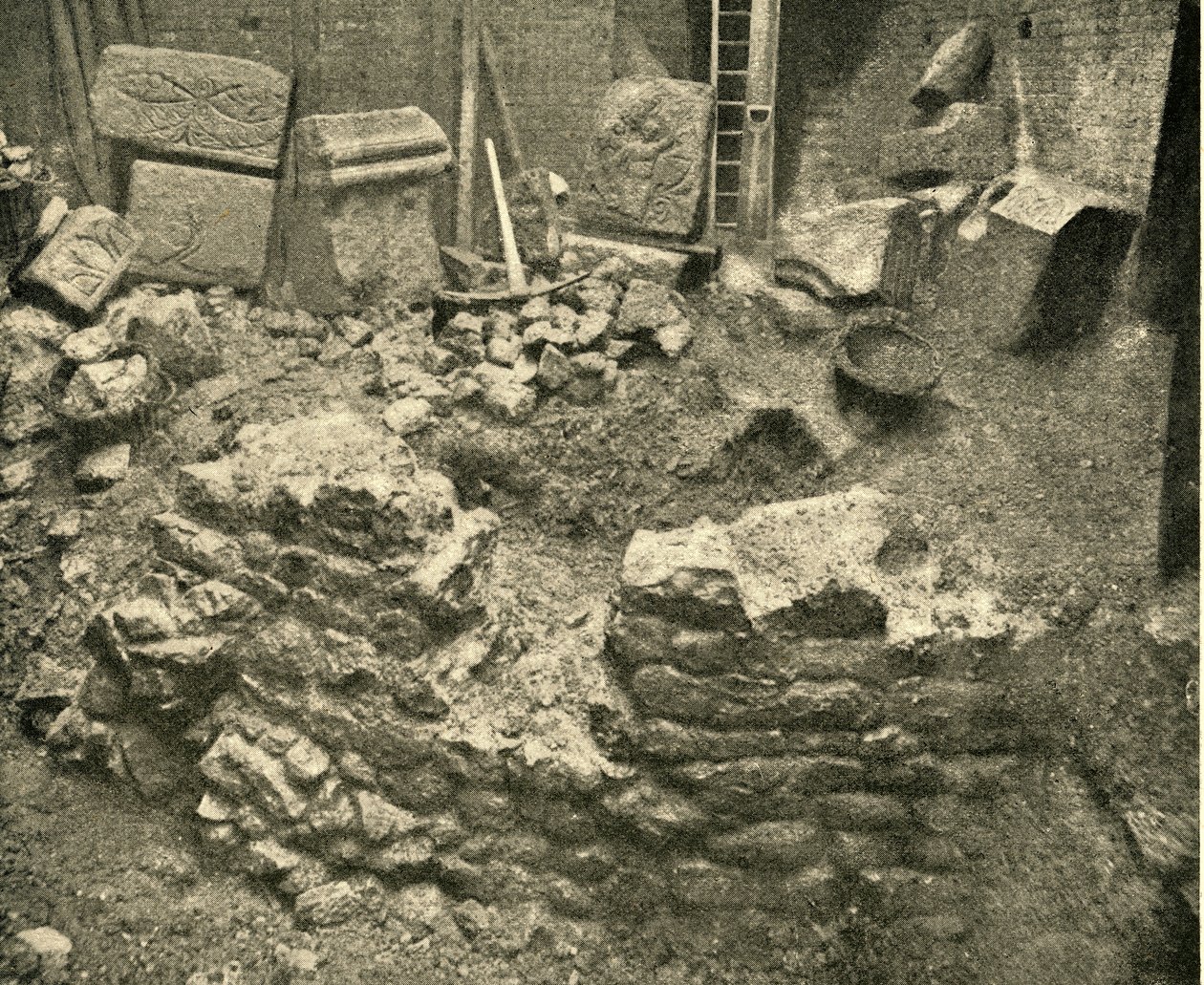 العثور على بقايا رومانية في معقل لجدار لندن ، 1908 بواسطة غير معروف