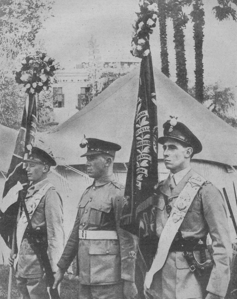 الورود القديمة والجريئة ، 1942. بواسطة غير معروف