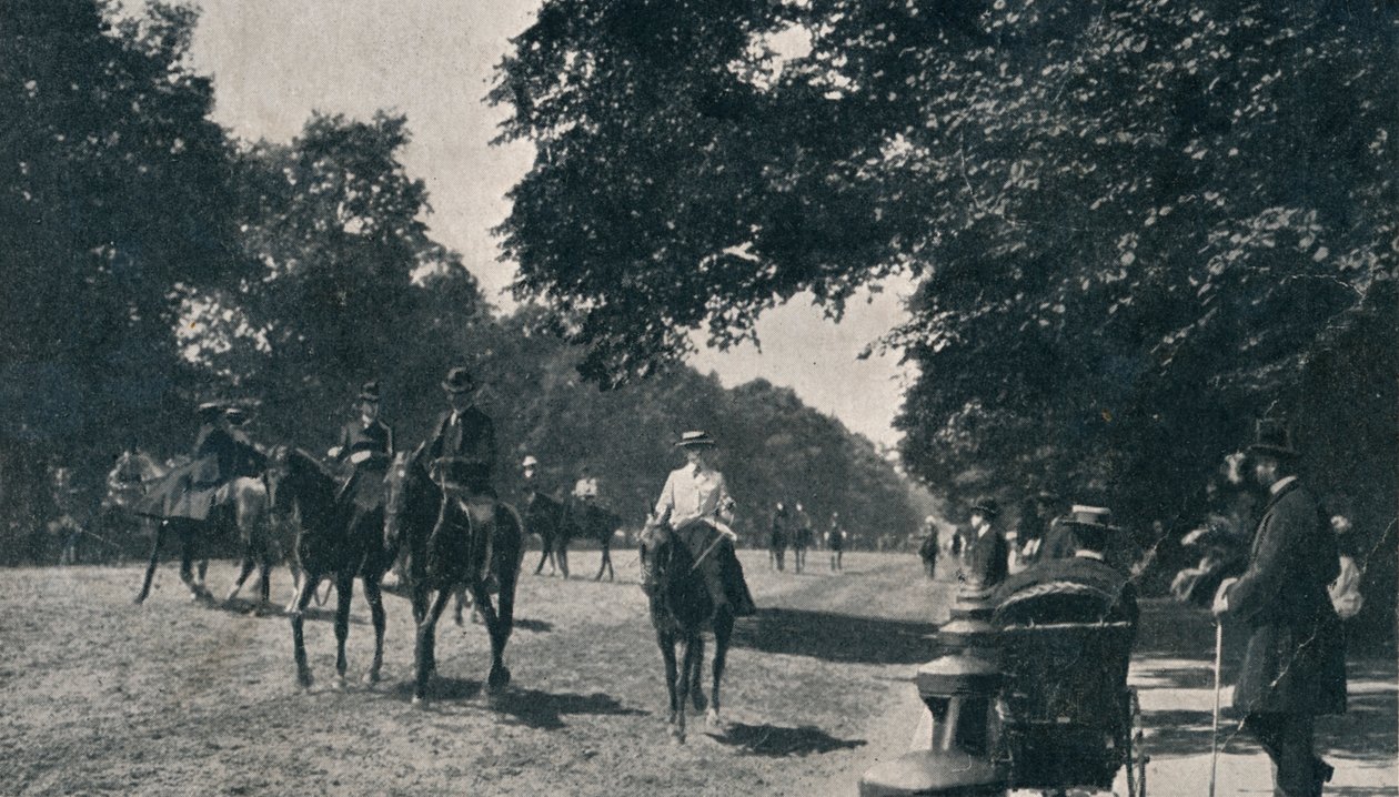 ^ Rotten Row ، Hyde Park ، c1900 بواسطة غير معروف