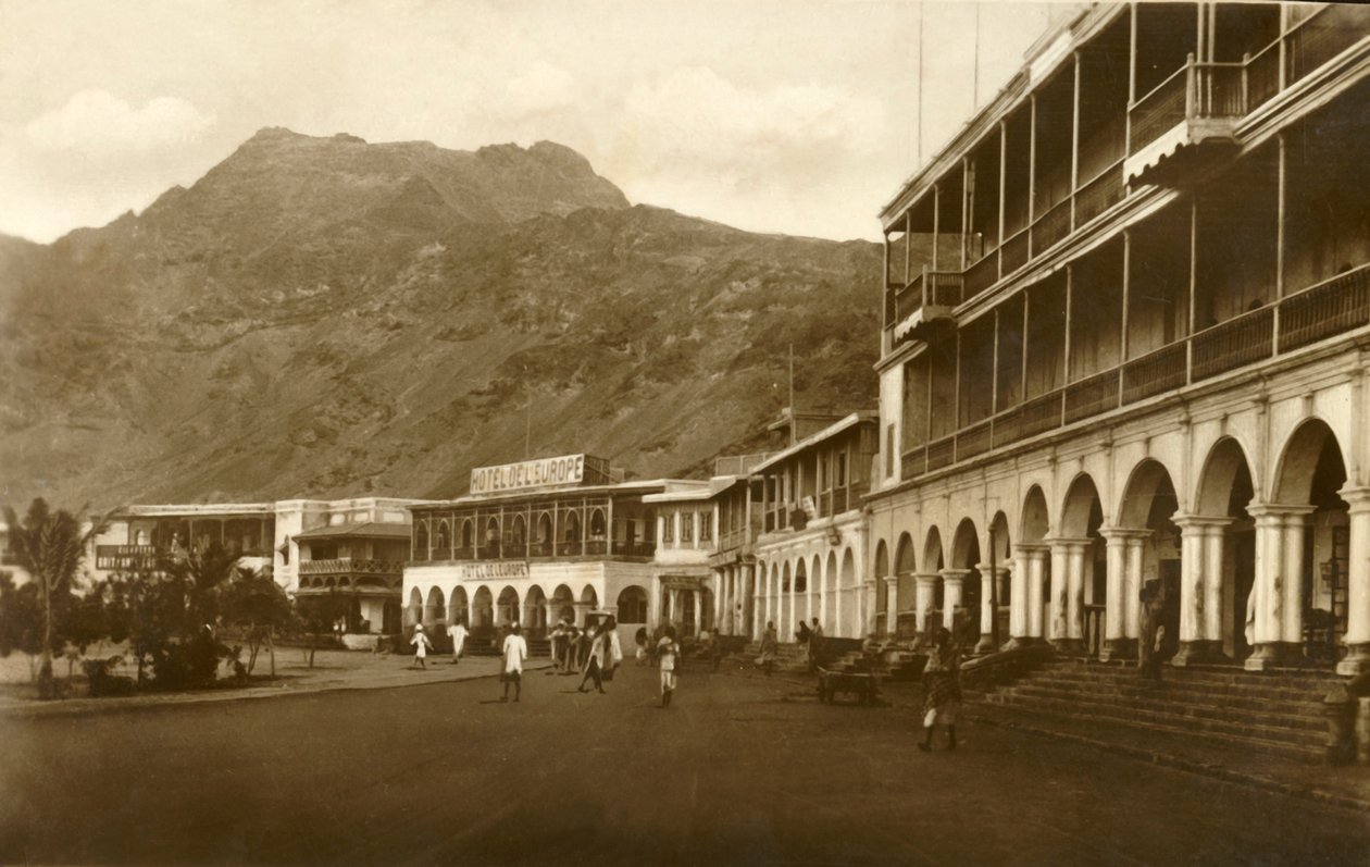 حول الهلال ، عدن ، c1918-c1939. بواسطة غير معروف
