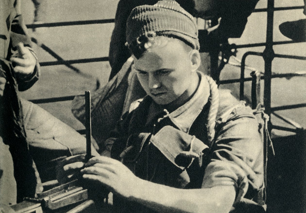 رويال مارين تفحص مدفعه الرشاش ، الحرب العالمية الثانية ، c1939-c1943 1944. بواسطة غير معروف