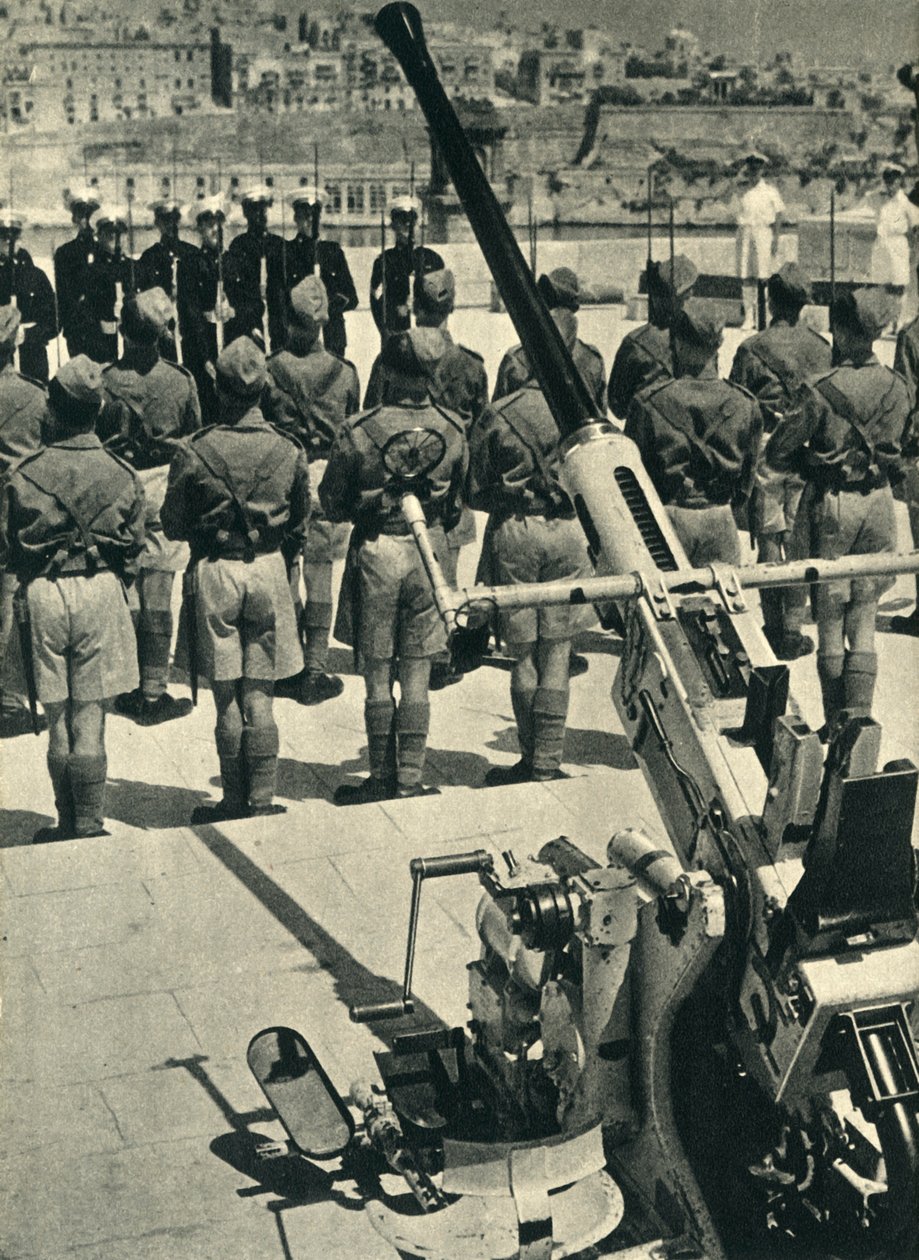 مشاة البحرية الملكية في موكب الاحتفال بالدفاع الناجح عن مالطا ، الحرب العالمية الثانية ، 1943 1944. بواسطة غير معروف