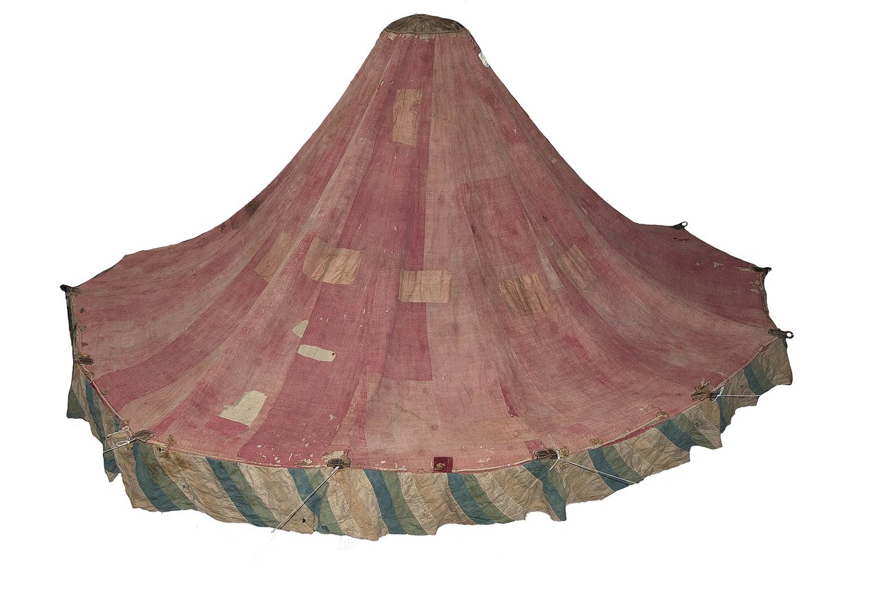 خيمة دائرية ملكية مصنوعة من محمد شاه روف 1834-1848. بواسطة غير معروف