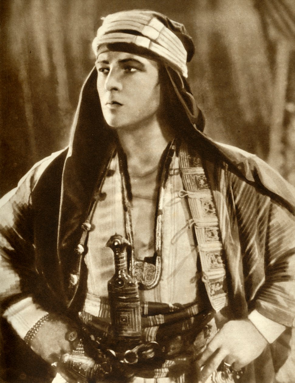 رودولف فالنتينو في الشيخ ، 1921 ، 1935. بواسطة غير معروف