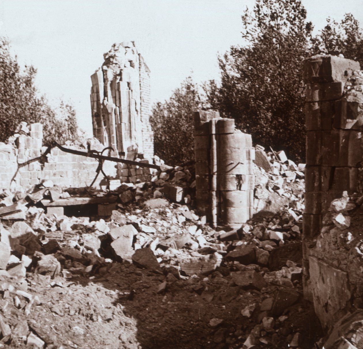 قصر مدمر ، بينون ، شمال فرنسا ، c1914-c1918 بواسطة غير معروف