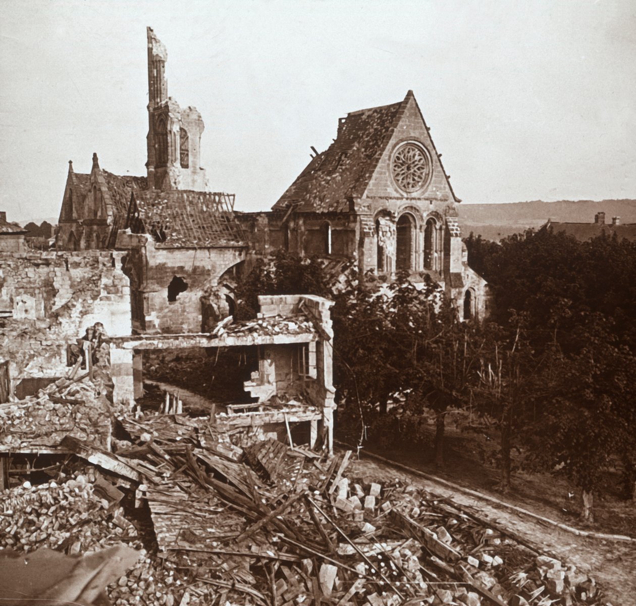 الكنيسة المدمرة ، Vauxaillon ، شمال فرنسا ، c1914-c1918 بواسطة غير معروف