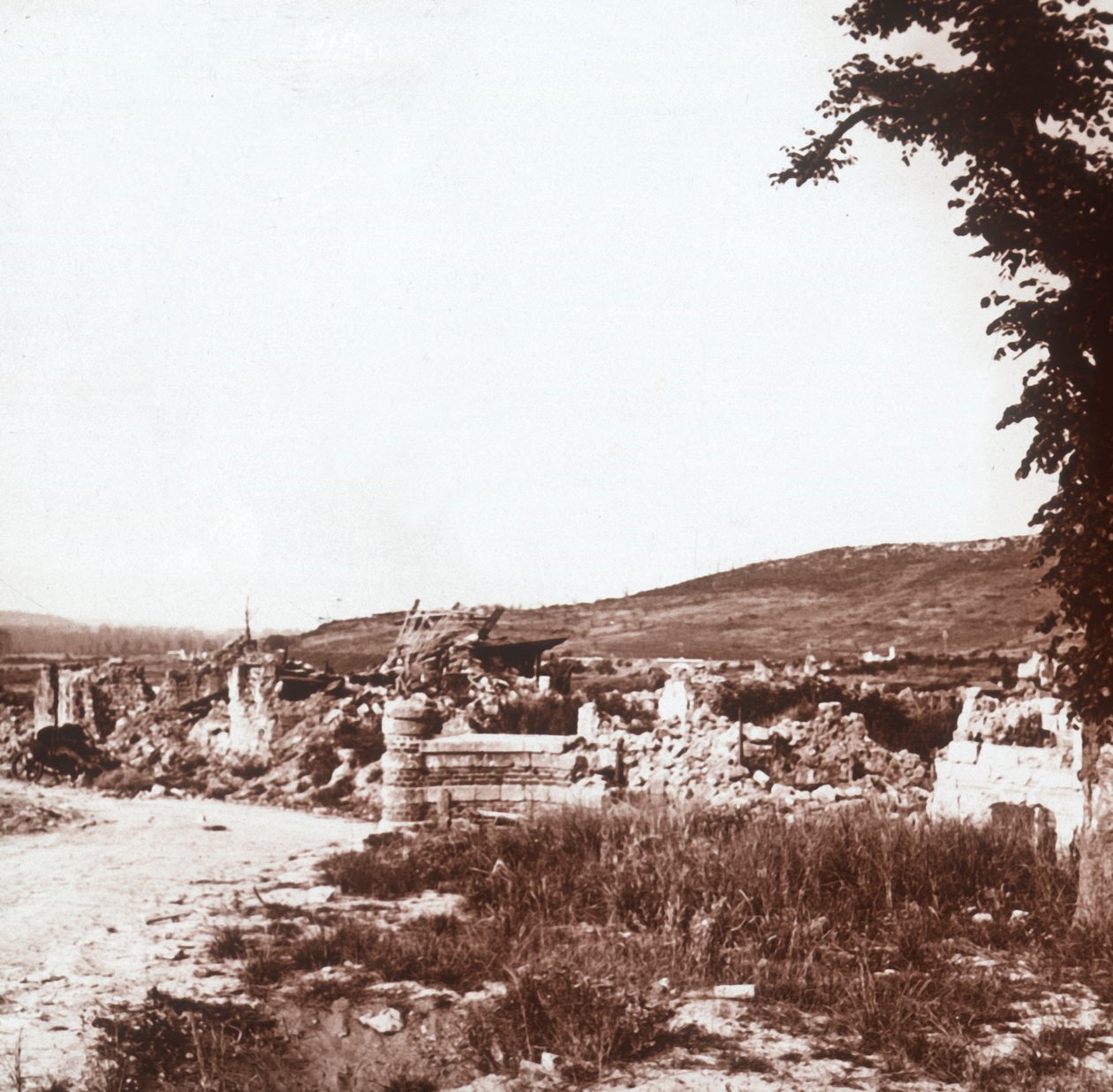 أطلال ، تشوني ، شمال فرنسا ، c1914-c1918 بواسطة غير معروف