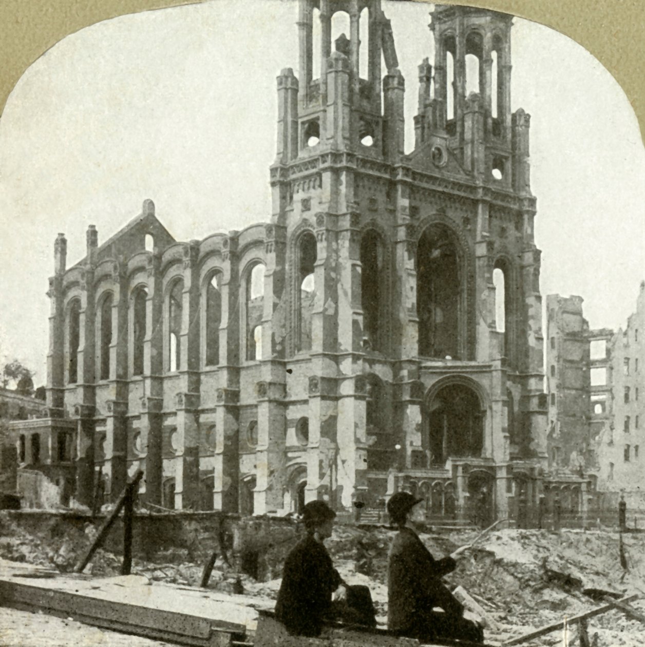 أنقاض الكنيس اليهودي في شارع سوتر ، وقفت الزلازل العظيمة لعام 1865 و 1868 ، 1906. بواسطة غير معروف