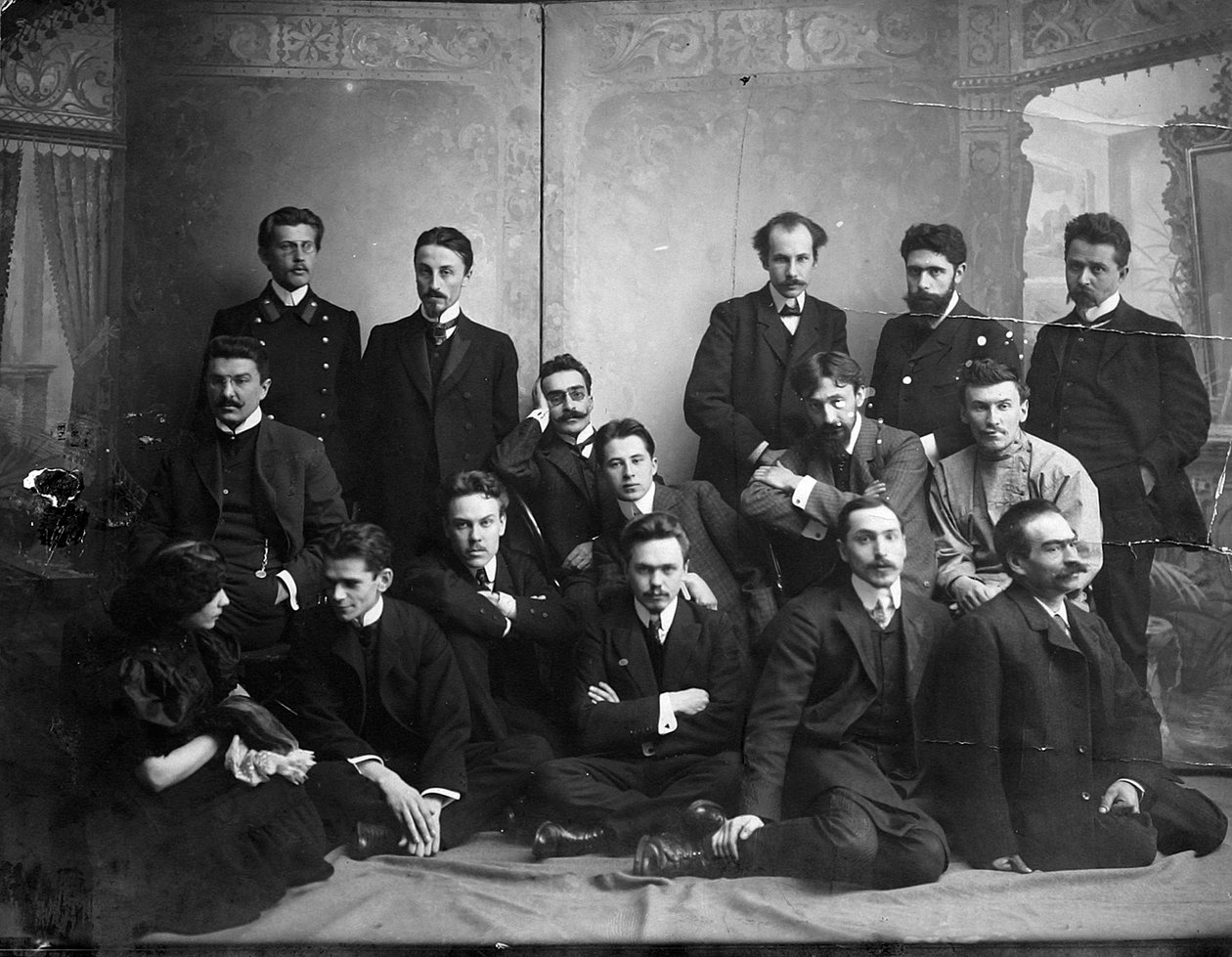 المؤلف والشاعر الروسي أندريه بيلي مع المؤلفين الرمزية ، 1907 بواسطة غير معروف