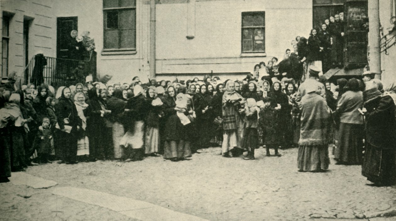 زوجات الجنود الروس ينتظرون أخبارًا من الجبهة ... ، الحرب العالمية الأولى ، 1915 ، c1920. بواسطة غير معروف