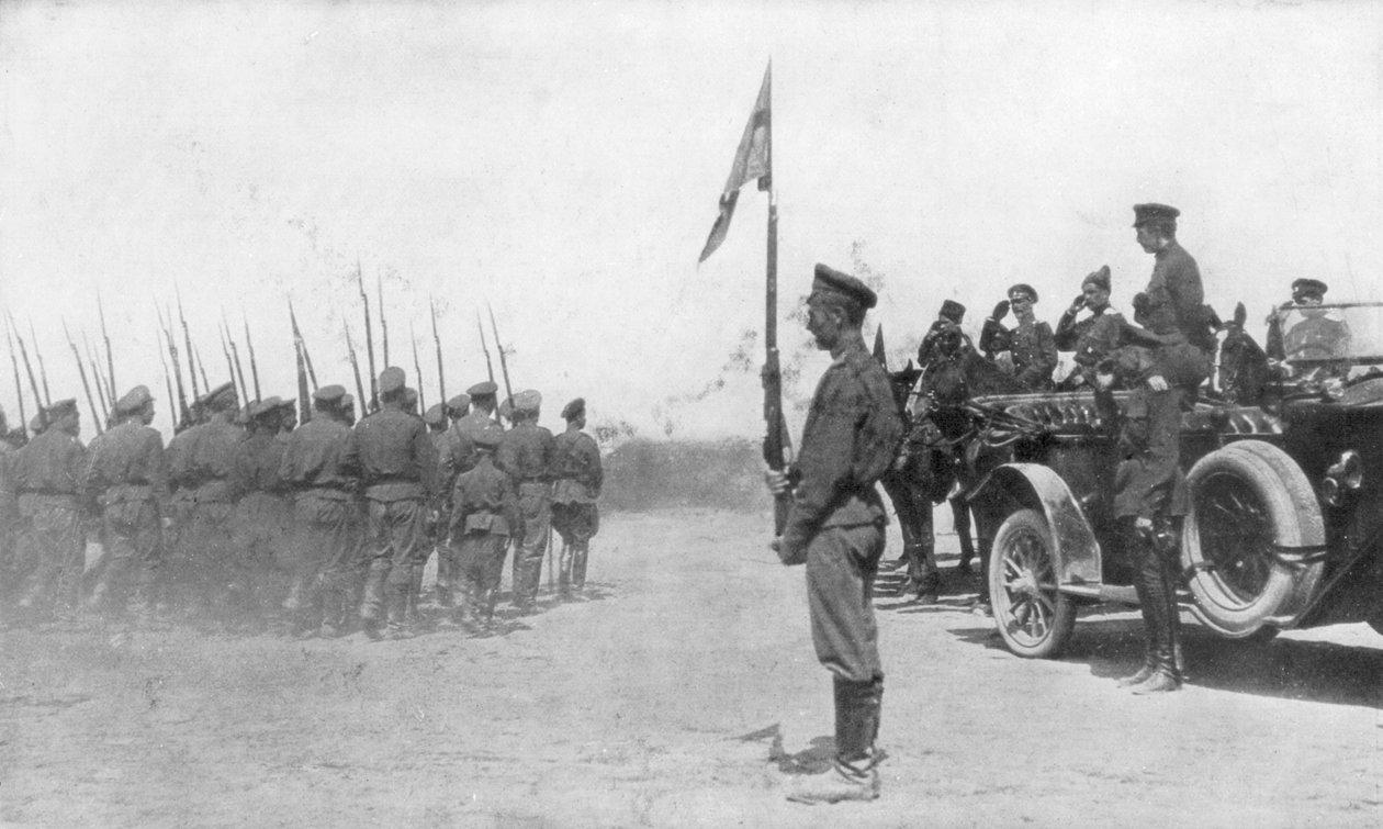 استعراض القوات الروسية أمام ألكسندر كيرينسكي ، الحرب العالمية الأولى ، يوليو 1917 بواسطة غير معروف