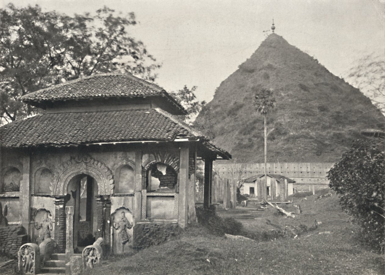 Ruwanwali داجوبا إلى أنورادابورا. الجانب الشرقي ، 1926 بواسطة غير معروف
