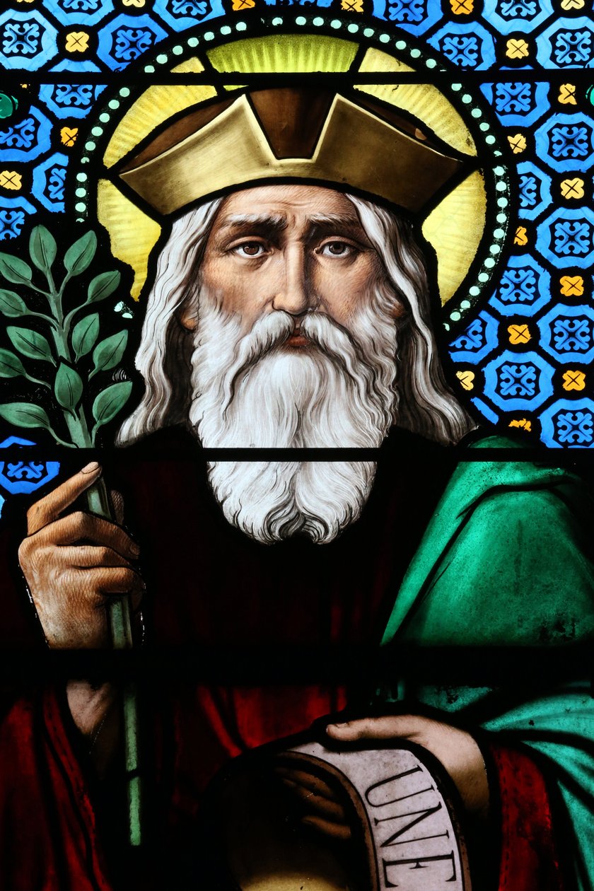 كنيسة القلب المقدس. نافذة الزجاج الملون. أشعياء هو النبي اليهودي في القرن الثامن قبل الميلاد والذي أطلق اسمه على سفر إشعياء ، 20160604 ، مولان ، فرنسا بواسطة غير معروف