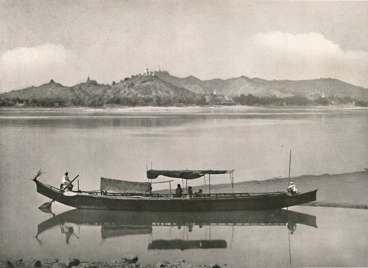 Sagaing ، على إيراوادي - كل قمة توج مع معبد ، 1900. بواسطة غير معروف