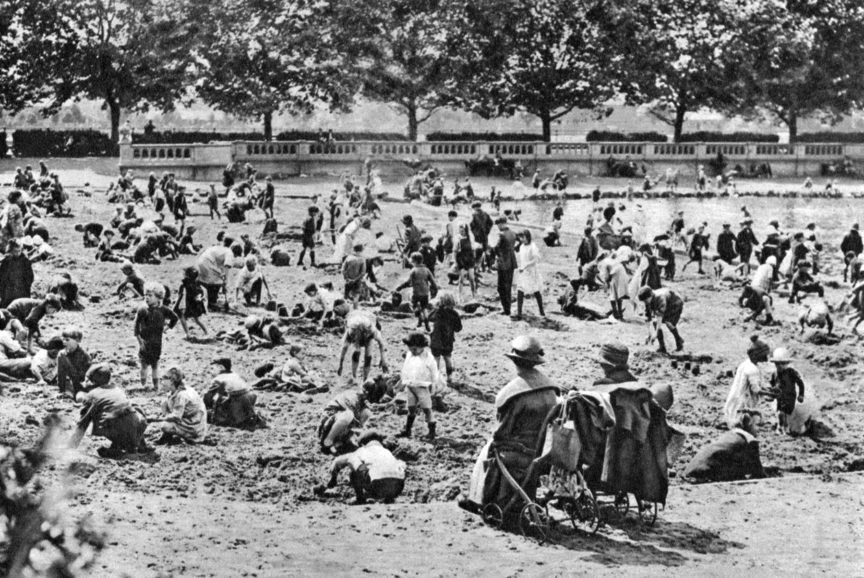 حفرة الرمل ، بيشوبس بارك ، فولهام ، لندن ، 1926-1927 بواسطة غير معروف