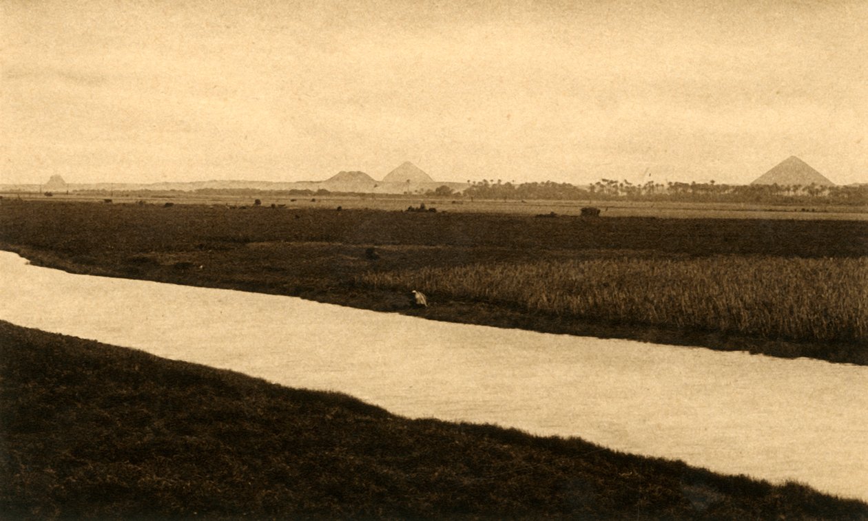 سقارة - أهرامات داشور ، c1918-c1939. بواسطة غير معروف