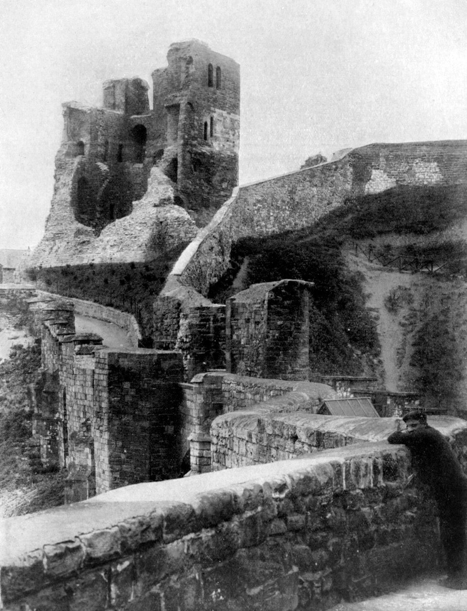 قلعة سكاربورو ، شمال يوركشاير ، إنجلترا ، 1924-1926 بواسطة غير معروف