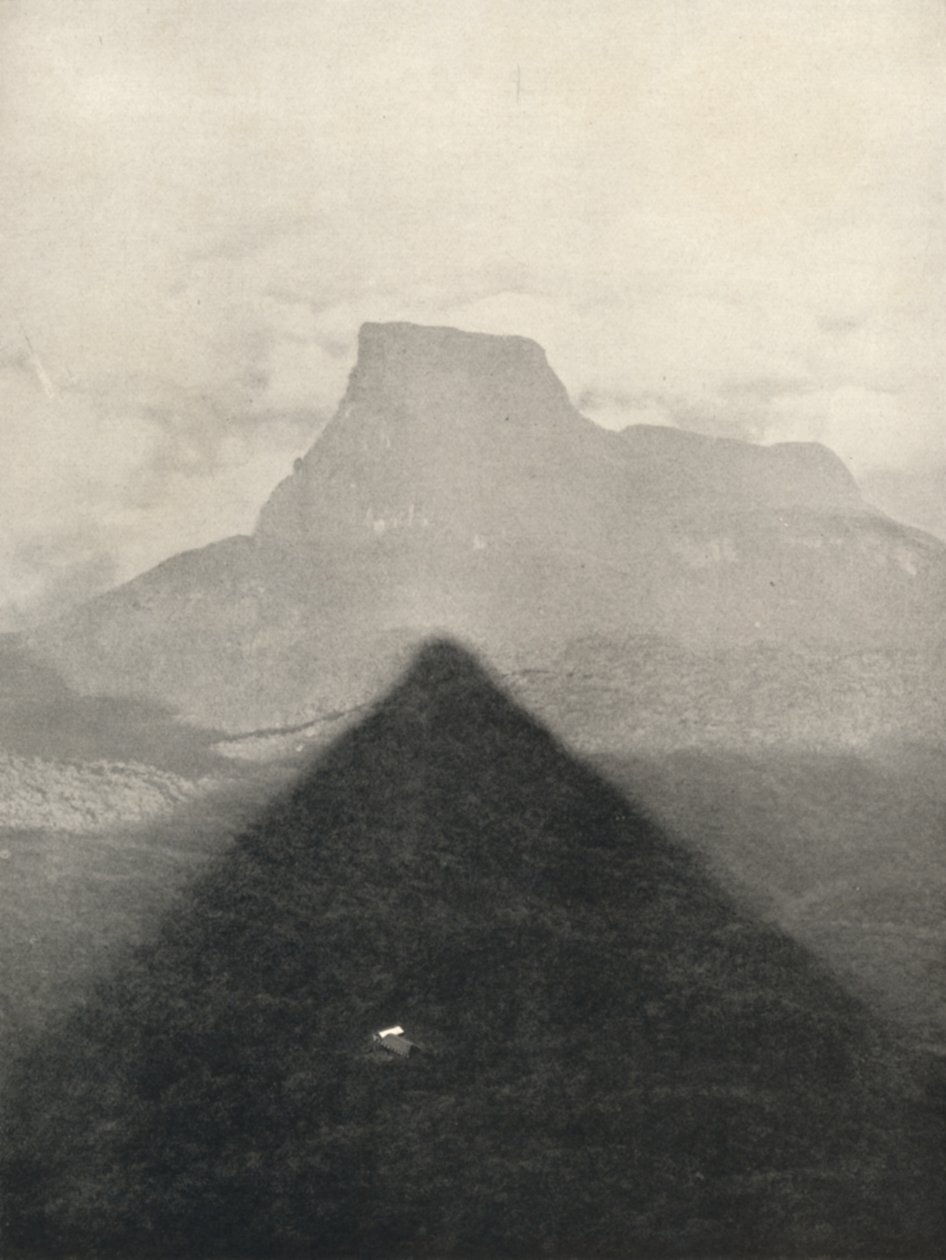 ظل Adamspik عند شروق الشمس ، 1926 بواسطة غير معروف