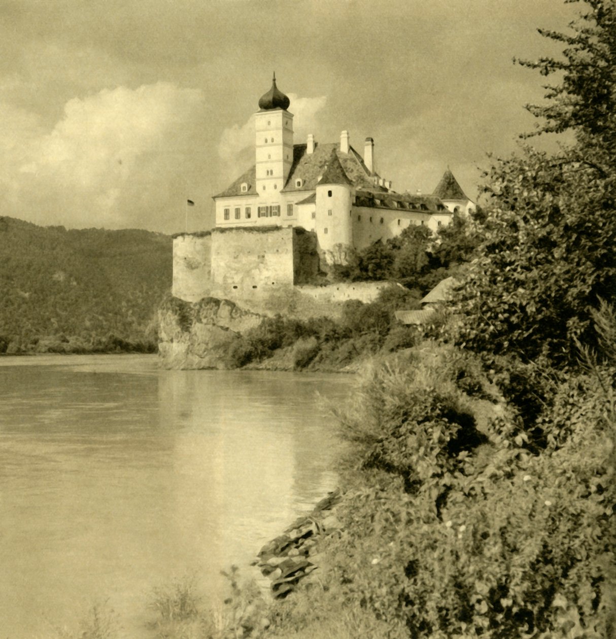 Schloss Schönbühel على نهر الدانوب ، النمسا السفلى ، c1935. بواسطة غير معروف