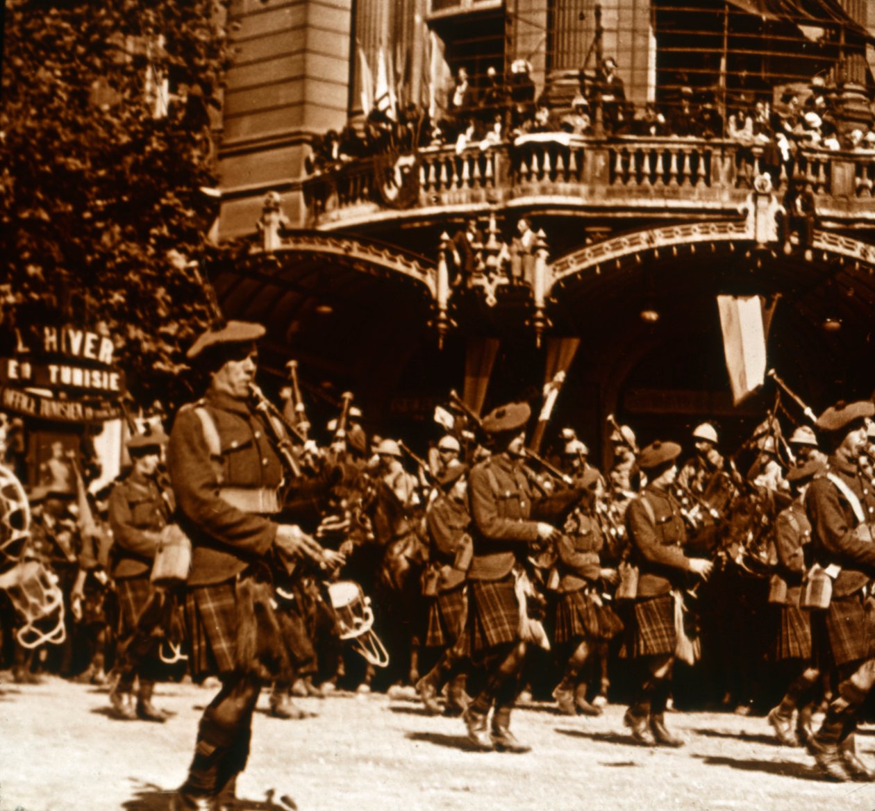 الجنود الاسكتلنديون ، 14 يوليو 1919 بواسطة غير معروف