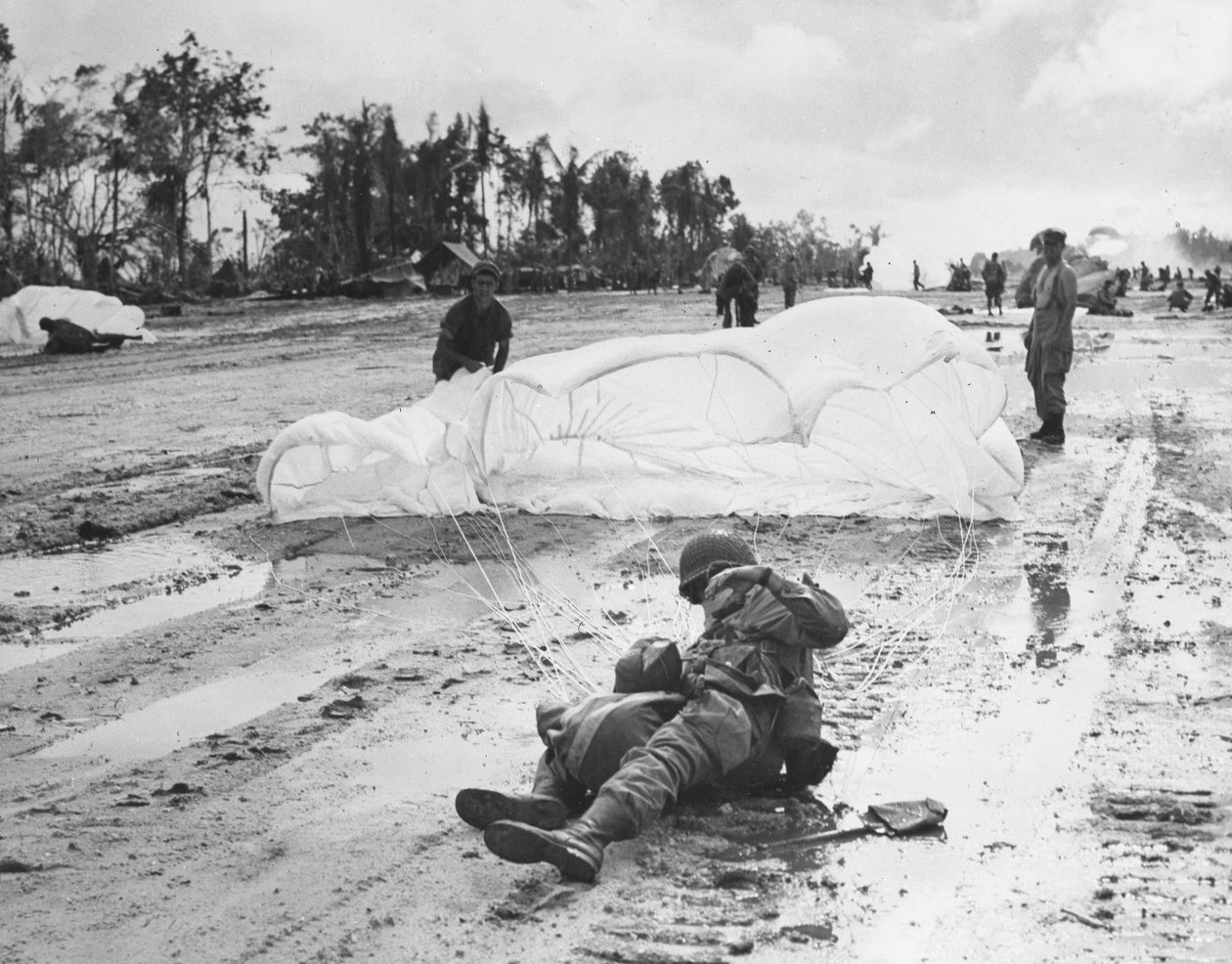 الحرب العالمية الثانية (1939-1945) - الحرب العالمية الثانية (الحرب العالمية الثانية أو الحرب العالمية الثانية): جزيرة نويمفور (نومفور ، نومفور) (المحيط الهادئ) 3 يوليو بواسطة غير معروف