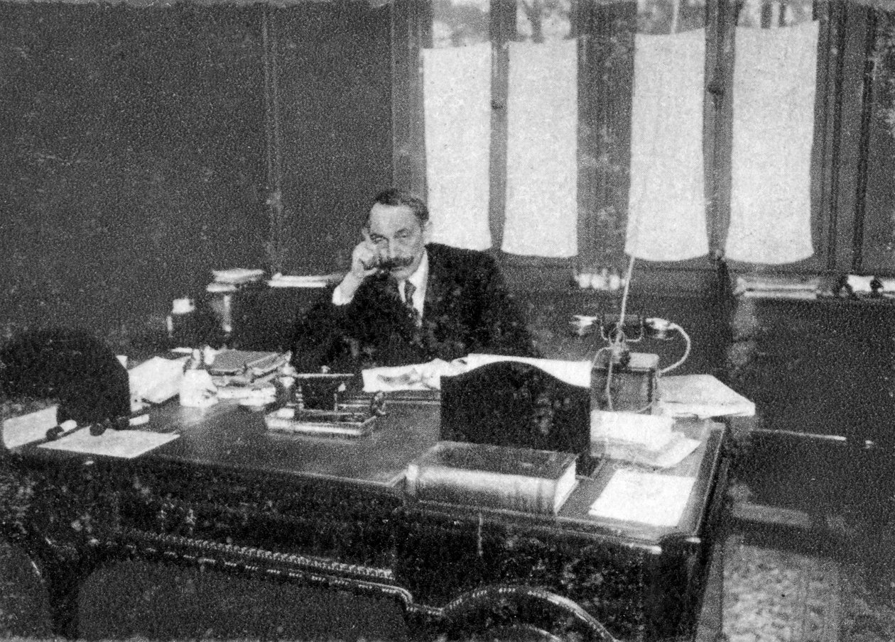 سيرج فورونوف ، جراح فرنسي من أصل روسي ، 1923 بواسطة غير معروف