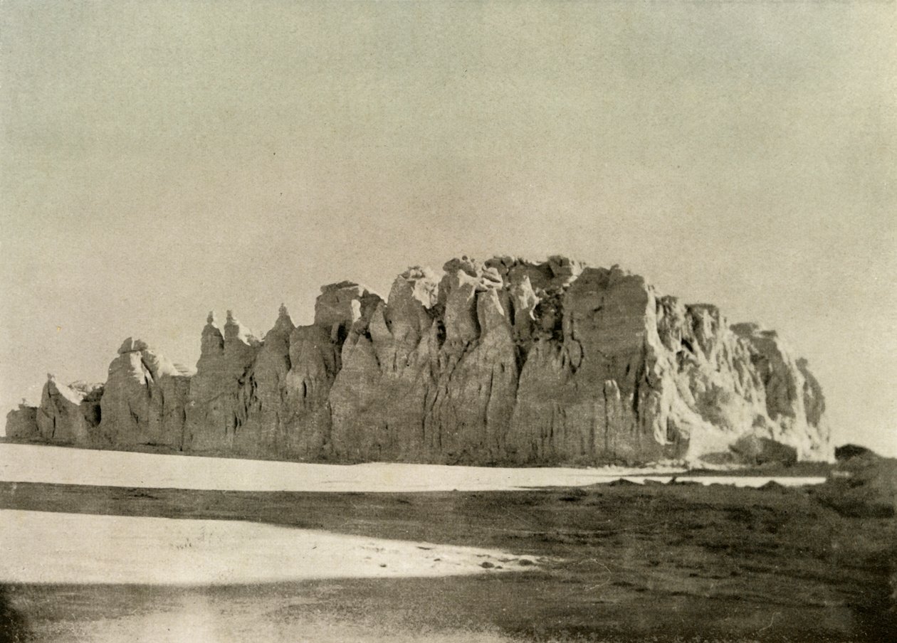 مسنن حافة النهر الجليدي جنوب كيب بورن ، جزيرة روس ، c1908 ، 1909. بواسطة غير معروف
