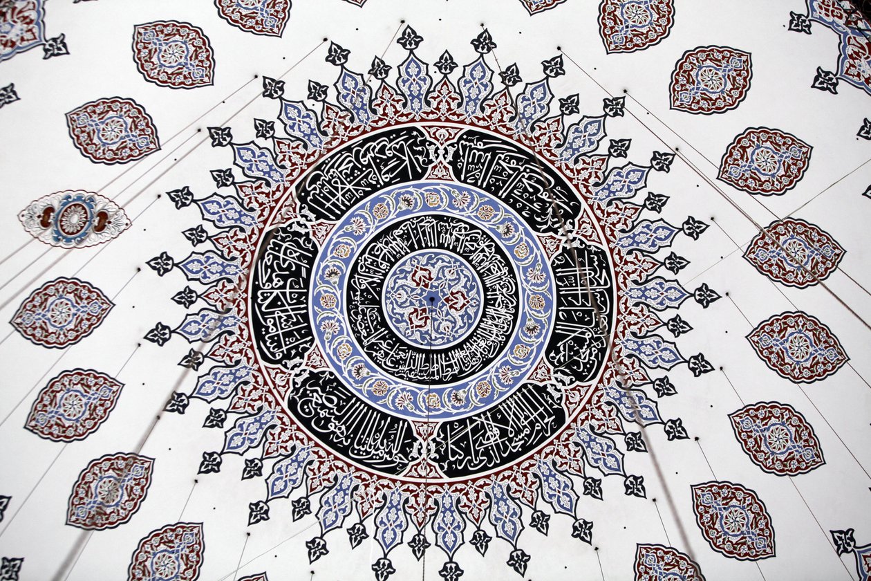 مسجد شهزاده (الأمير) بسقف مسجد اسطنبول تركيا بواسطة غير معروف