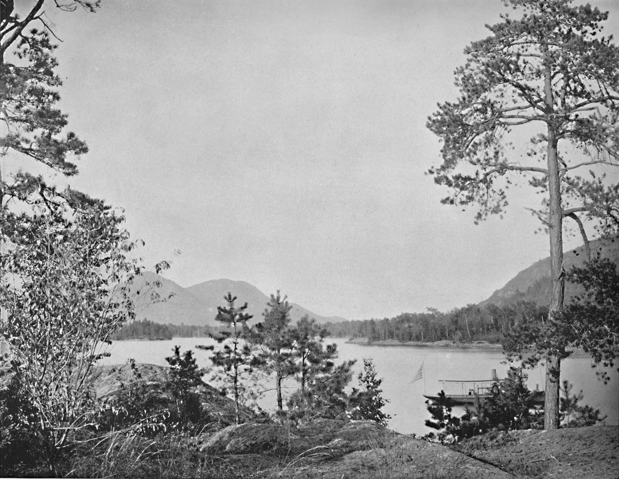 Shelving Rock Mountain ، بحيرة جورج ، نيويورك ، c1897. بواسطة غير معروف