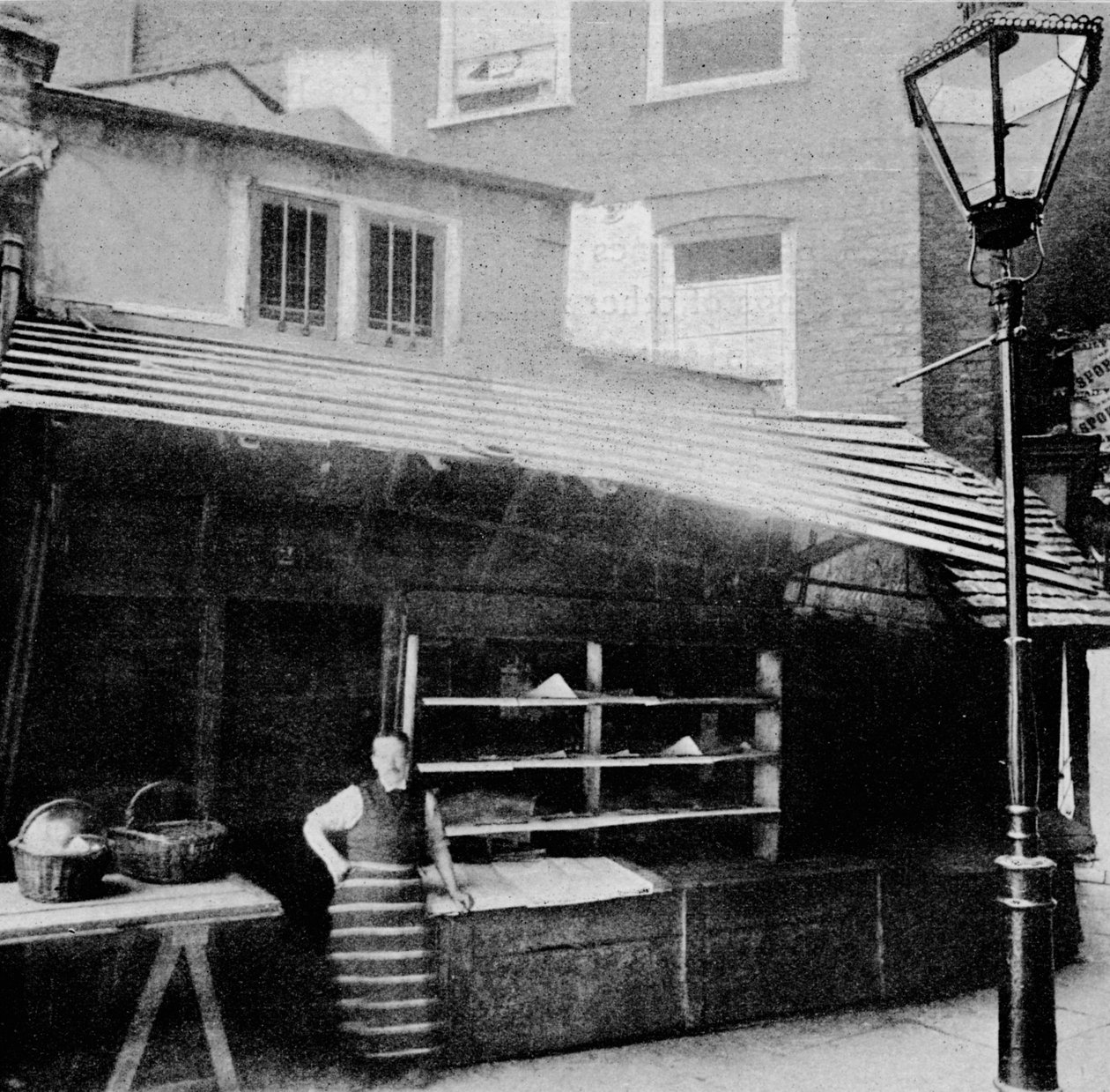 Shop and solar، Clare Market ، لندن ، منذ هدمه ، 1895 1904 بواسطة غير معروف