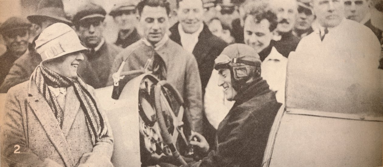 عرض آلية القيادة على المتفرجين المهتمين ، c1927 ، 1935 بواسطة غير معروف