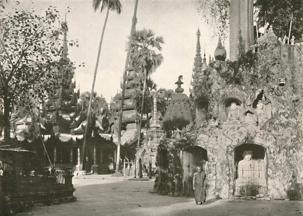 الأضرحة في معبد شوي داجون ، رانجون ، 1900. بواسطة غير معروف