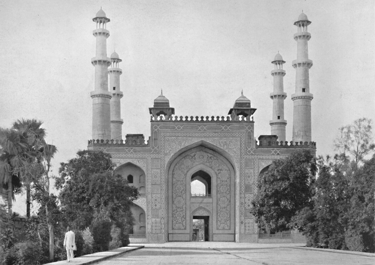 سيكاندرا. بوابة مقبرة أكبر ، ج 1910. بواسطة غير معروف