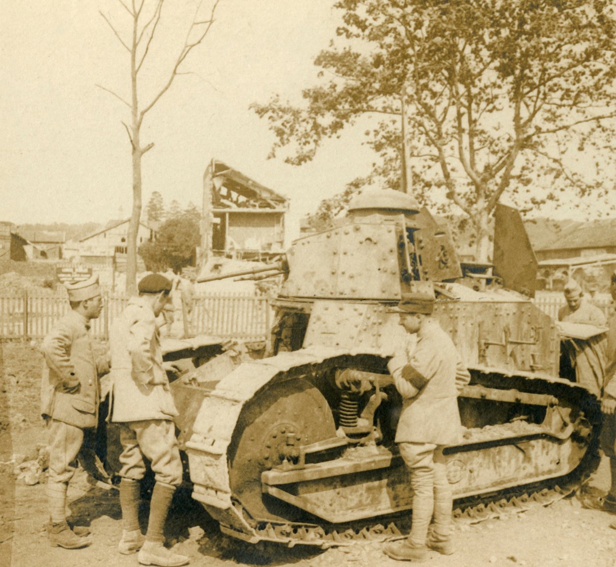 خزان رينو صغير ، c1914-c1918 بواسطة غير معروف