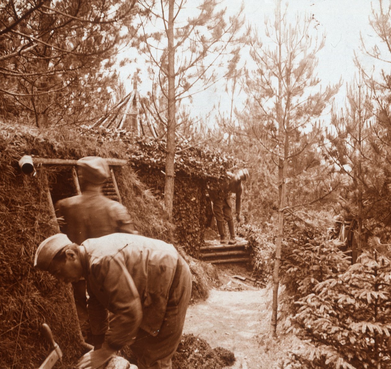 جنود في ملاجئ مغطاة بالأرض ، جينيكورت ، شمال فرنسا ، c1914-c1918 بواسطة غير معروف