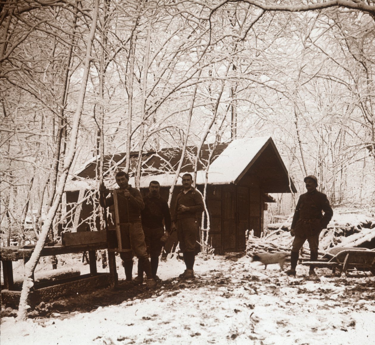 جنود في الثلج ، Forêt de la Reine ، فرنسا ، c1914-c1918 بواسطة غير معروف