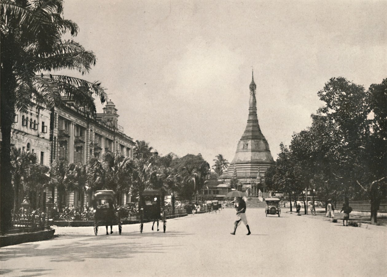 طريق سولاي باجودا ، رانجون ، 1900. بواسطة غير معروف